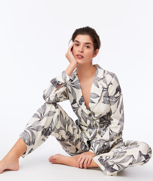 Floral print pyjama blouse ecru.
