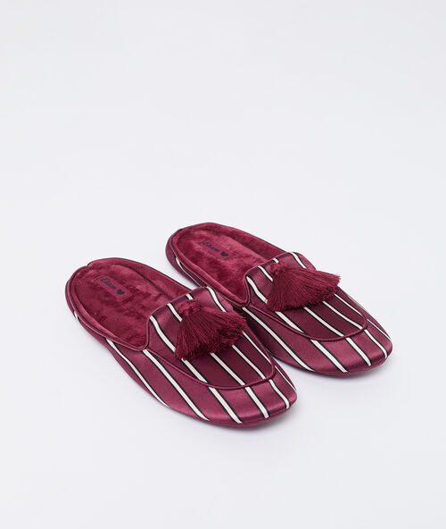 Satiny slippers with tassels burgundy.