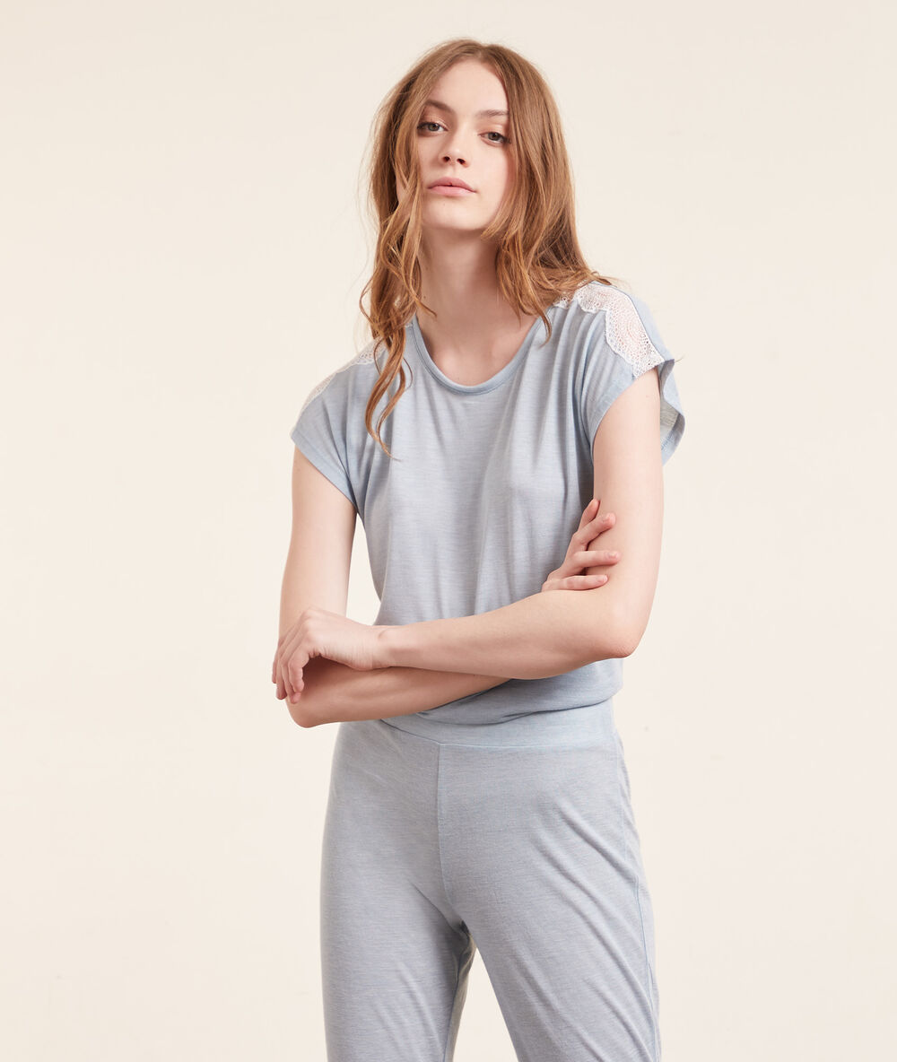 Short-sleeved top green.