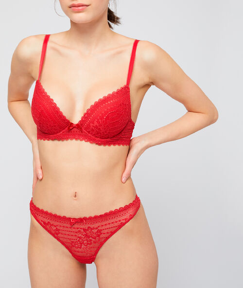 Tanga en dentelle florale rouge.