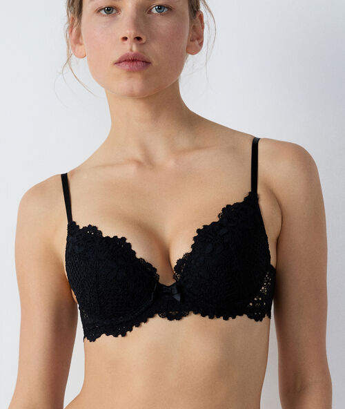 Bra n&deg;2 : lace push-up plunge bra black.