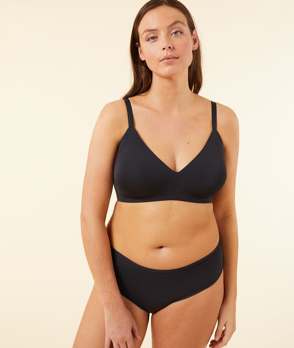 Non wired thin pads bra black.