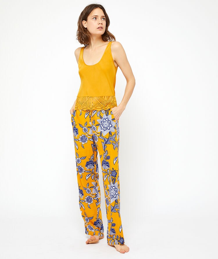 Lace trimmed top buttercup.