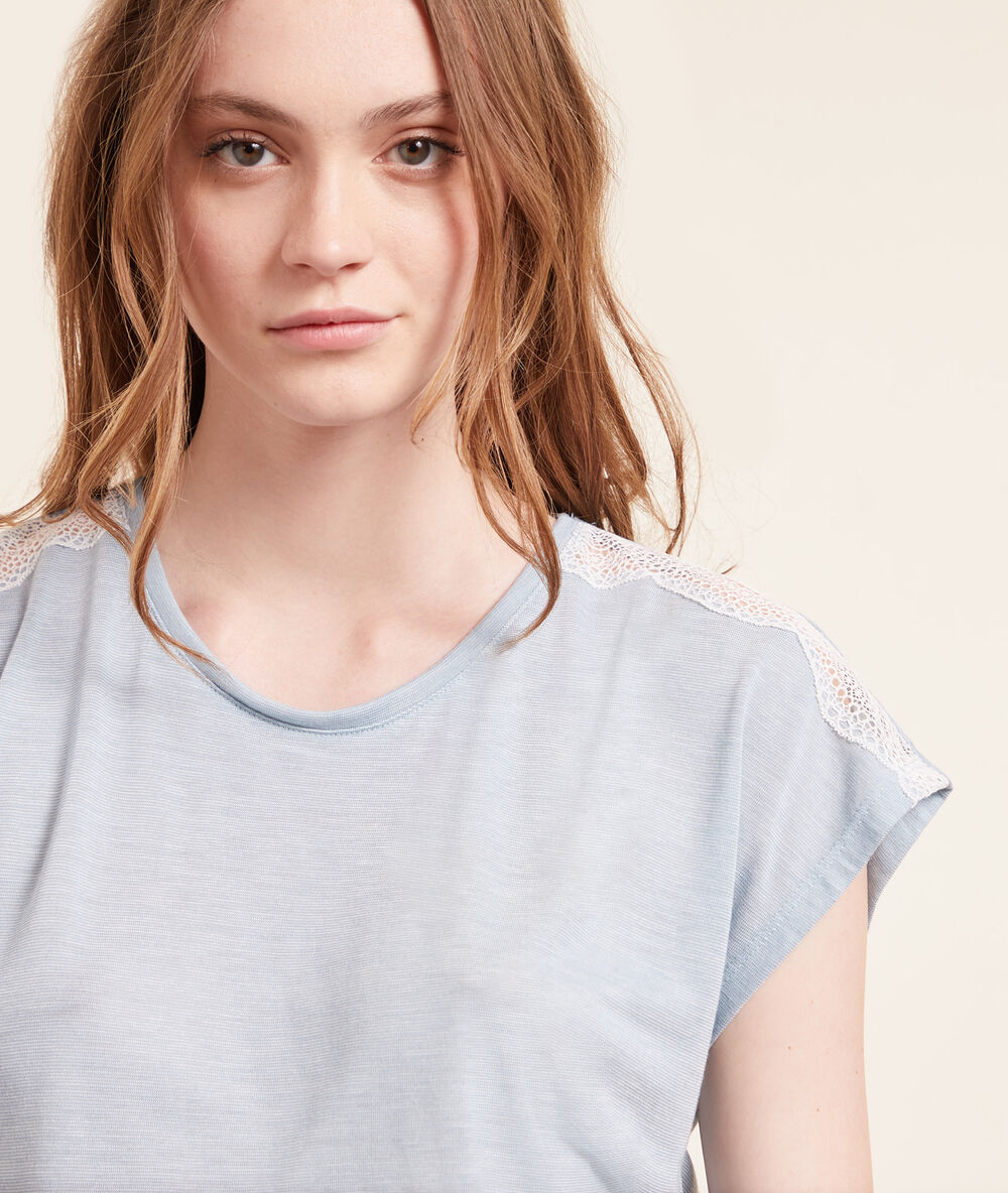 Short-sleeved top green.