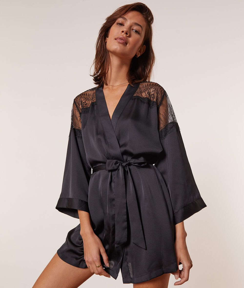 Satin kimono with lace details black.