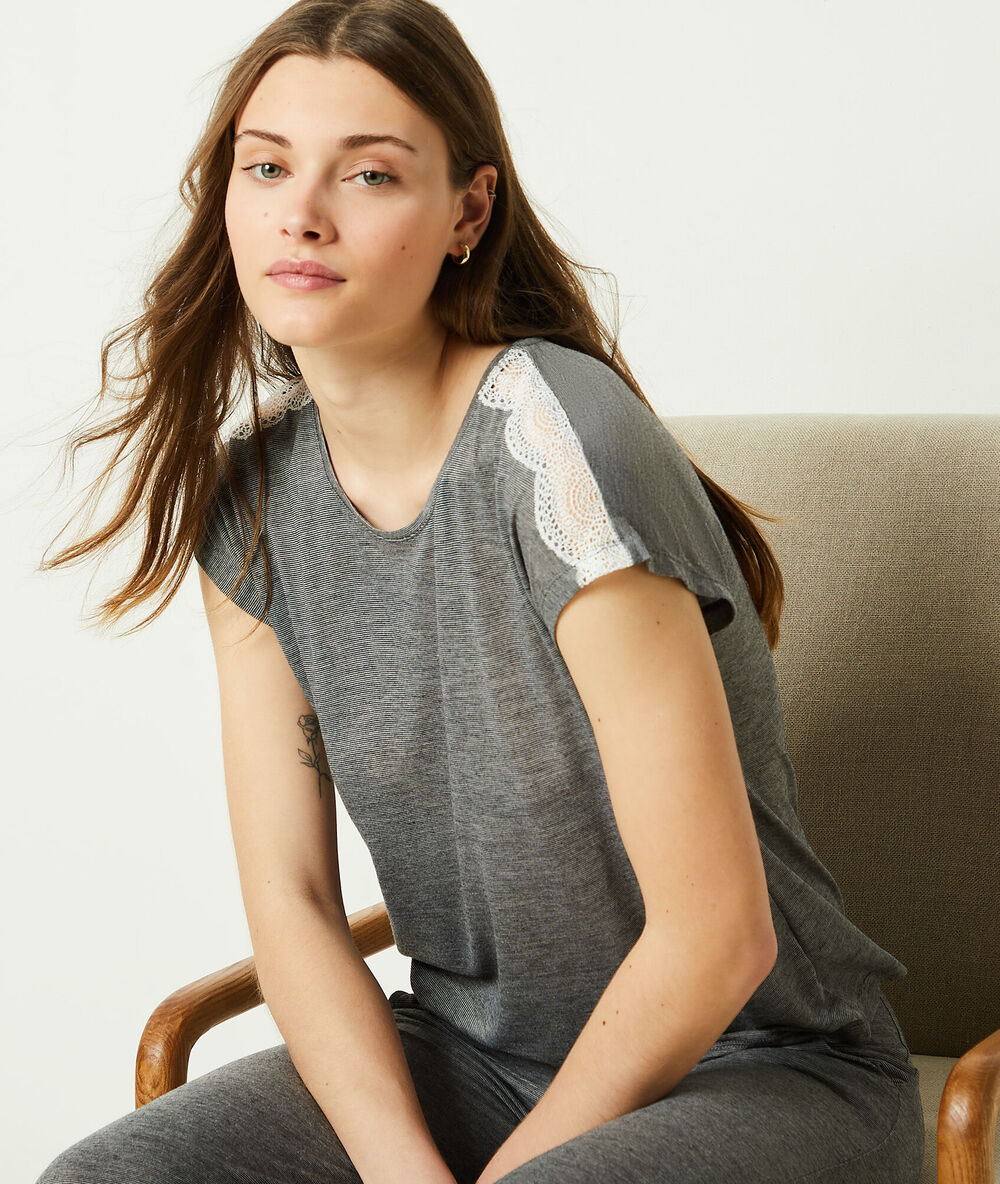 Short sleeve top grey.