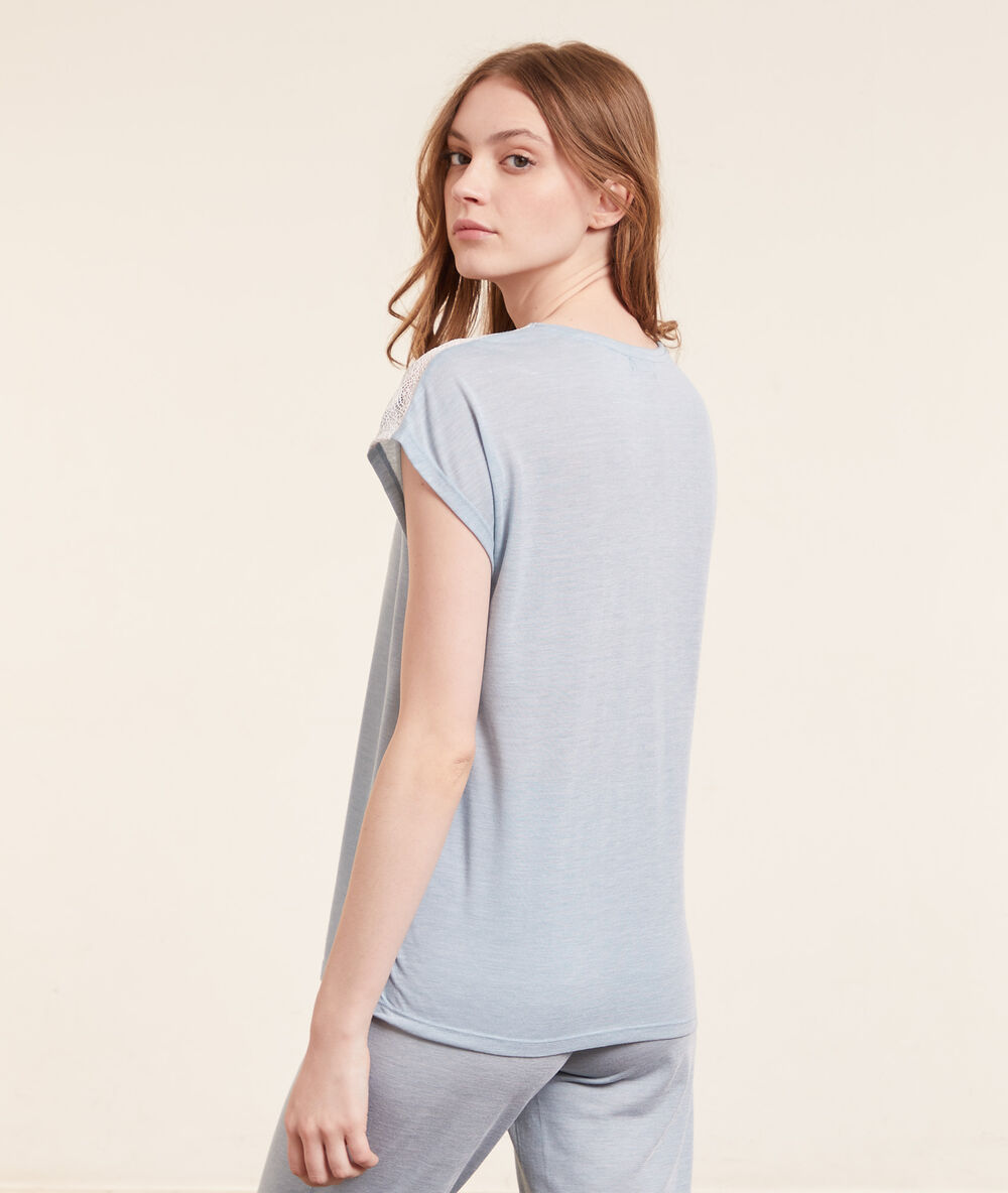 Short-sleeved top green.