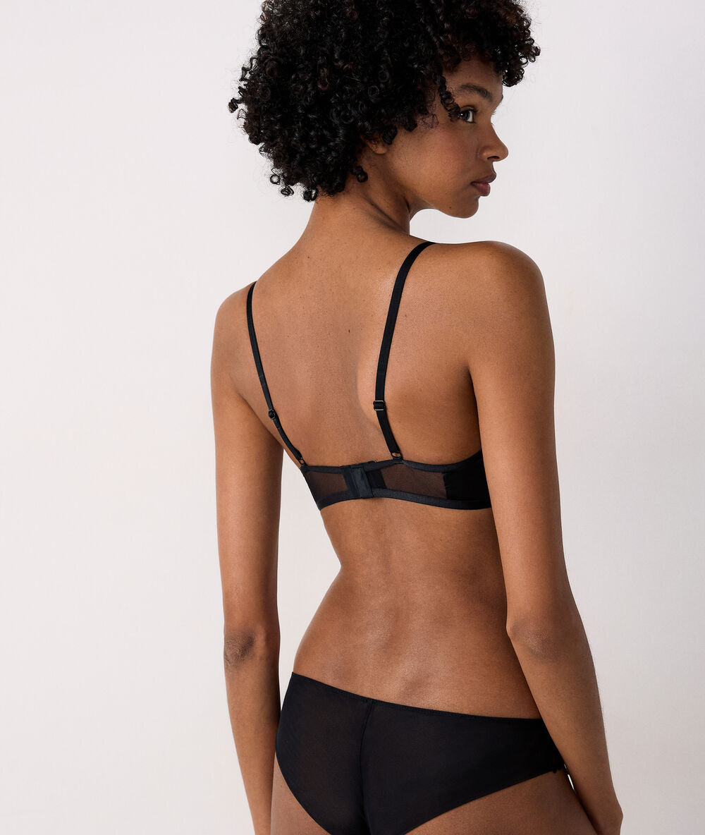 Soutien-gorge corbeille sans coques noir.