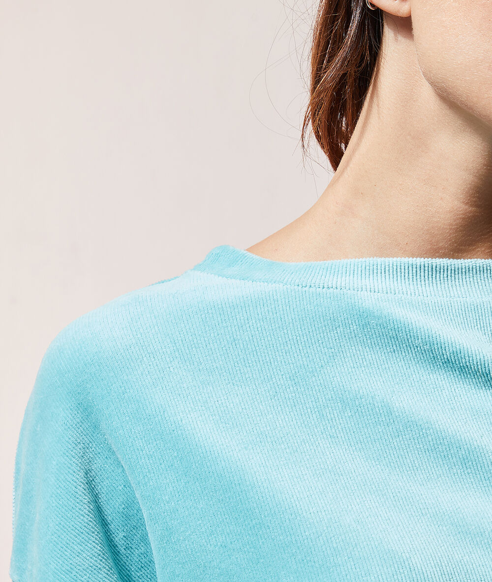 Long sleeve top green.