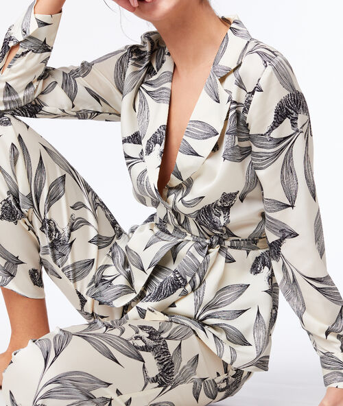 Floral print pyjama blouse ecru.
