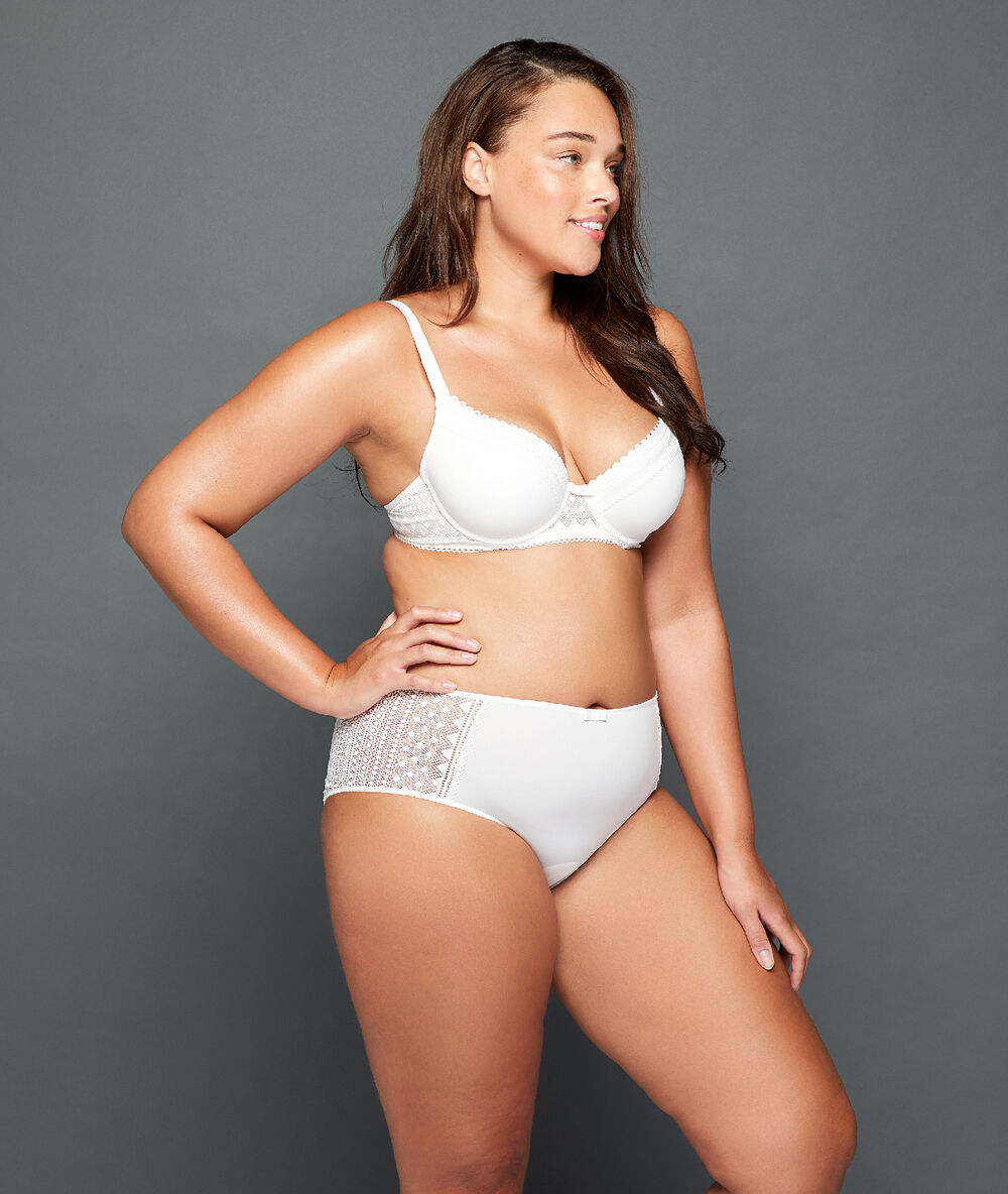 Bra n°4 - micro lace lightly padded bra ecru.
