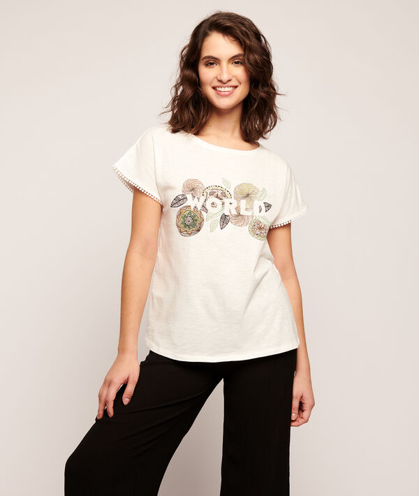 T-shirt in a roses 'world' print T-shirt in a roses 'world' print;${refinementColor}