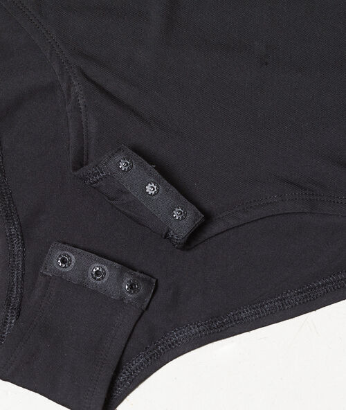 Body col v dentelle noir.