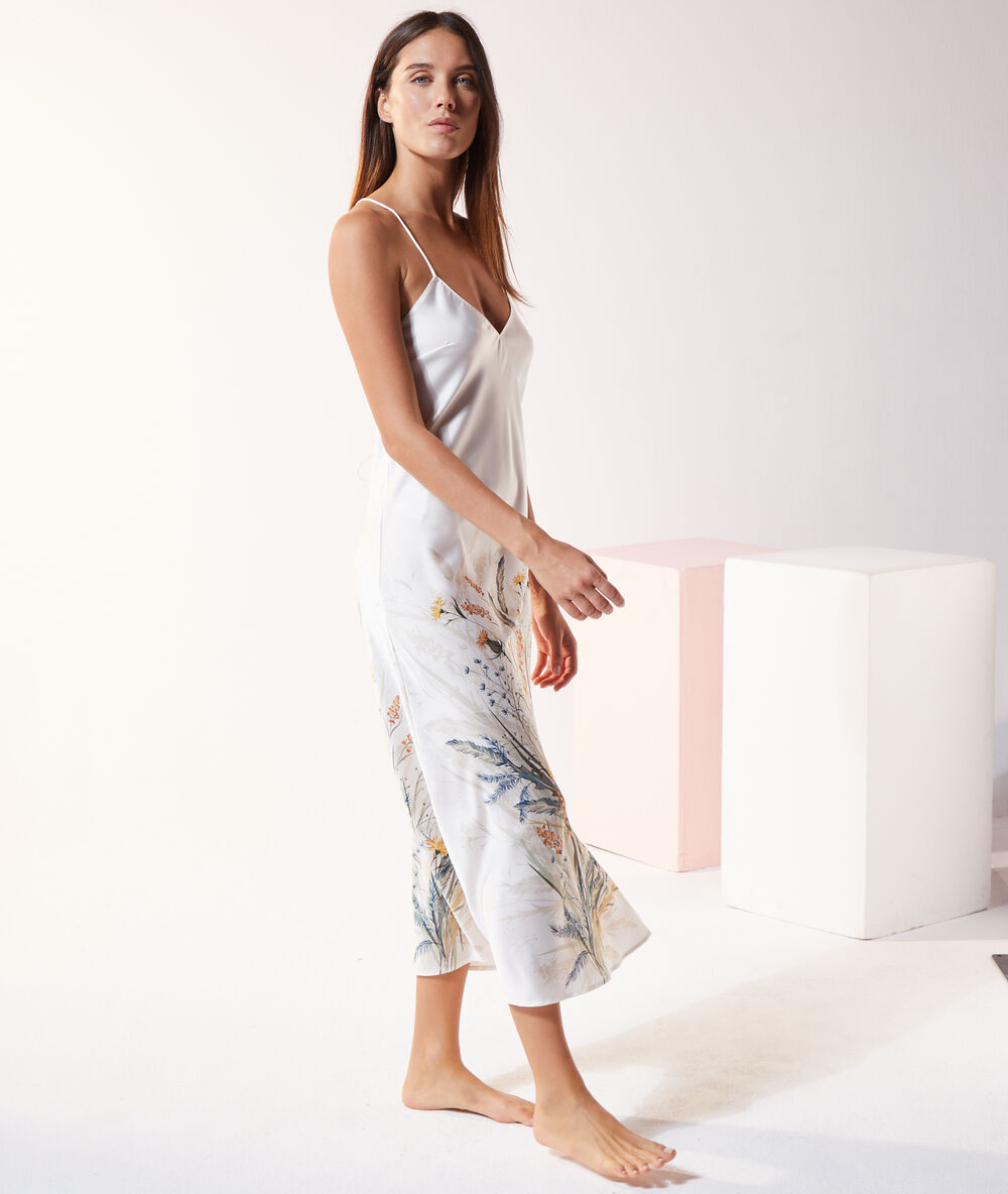 Long floral print nightie ecru.