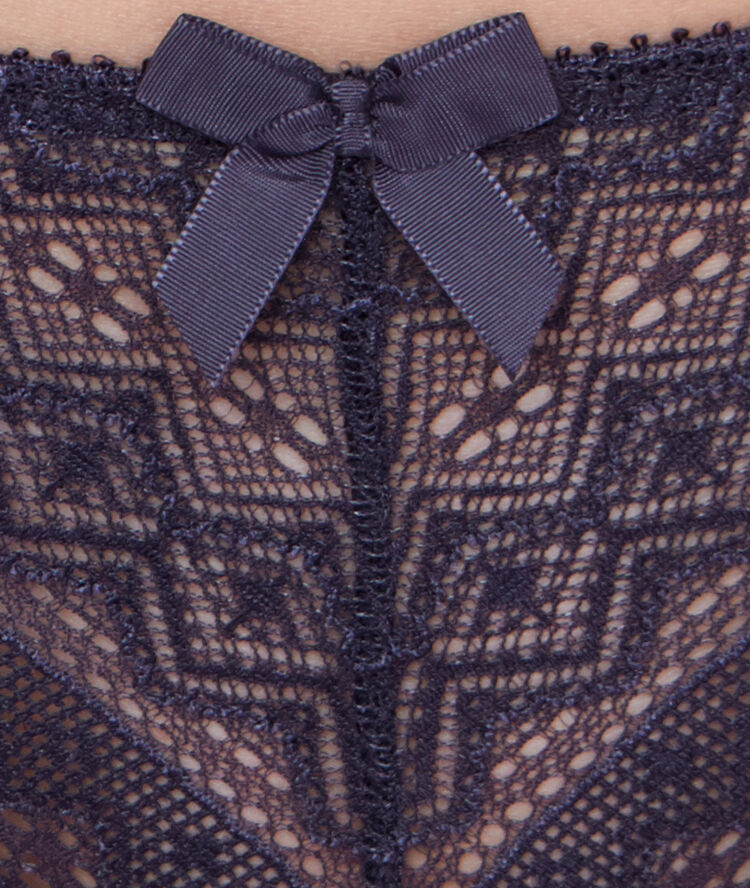 All-lace tanga anthracite.