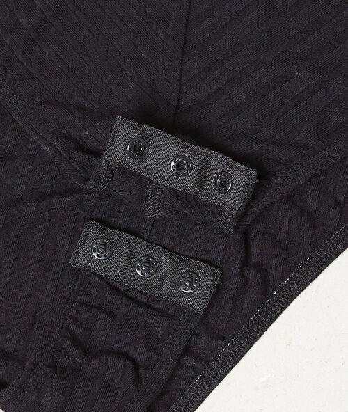 Ribbed knit body black.