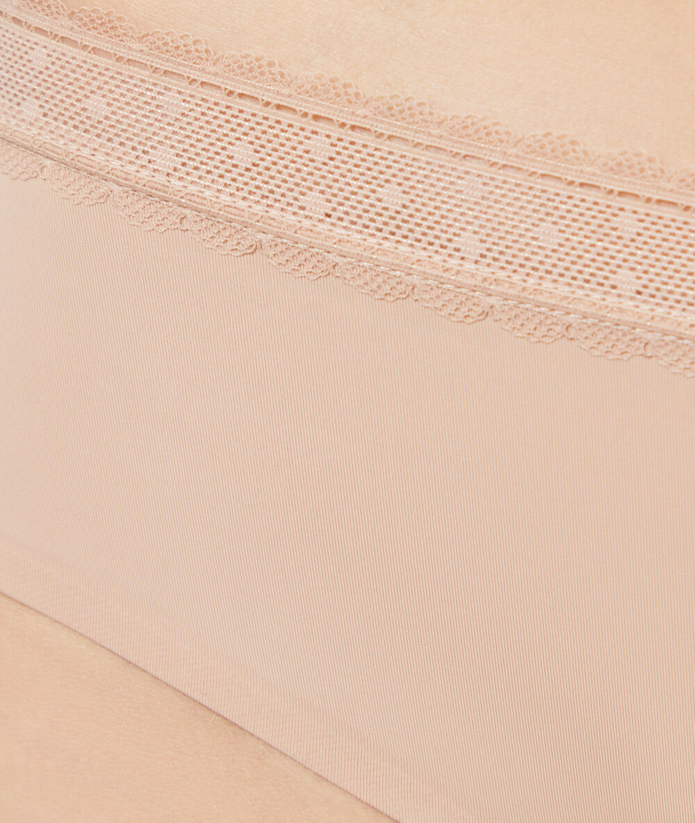 Lace and micro shorts beige.