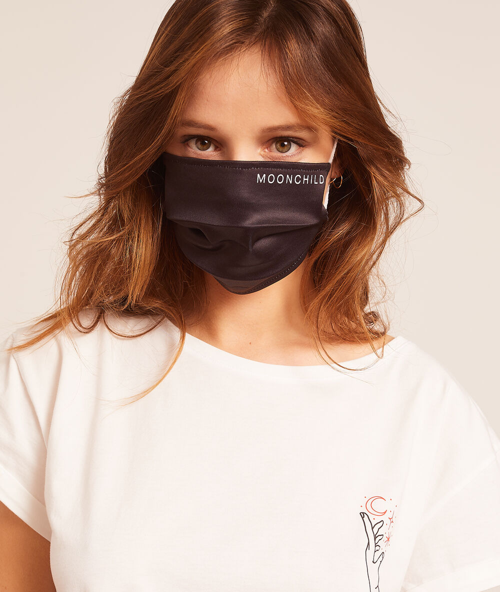 Set of 7 protective masks white.