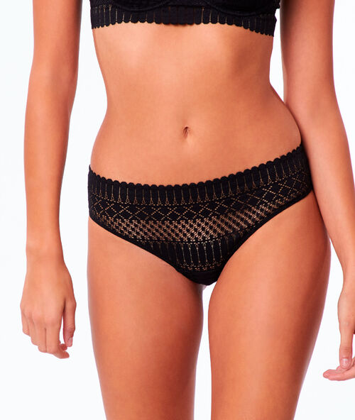 Graphic lace cheeky black.