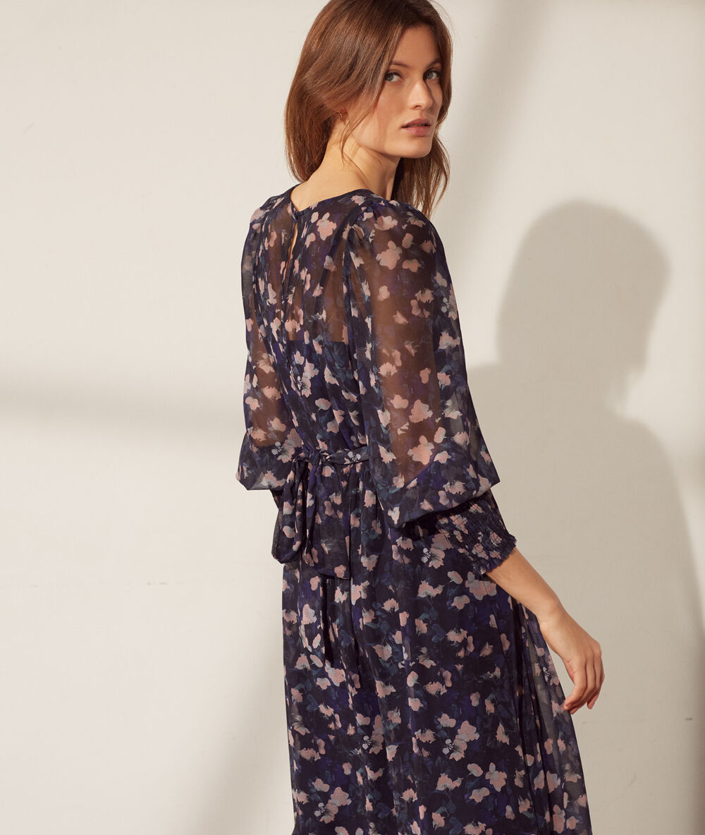 Robe fluide imprimé fleuri manches ballon bleu marine.