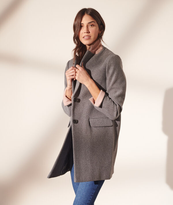 Straight-cut coat Straight-cut coat