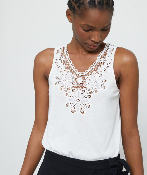 Round neck vest in guipure lace off-white.