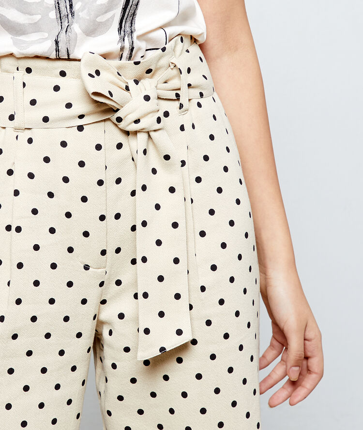 Wide leg trousers in dots off white.