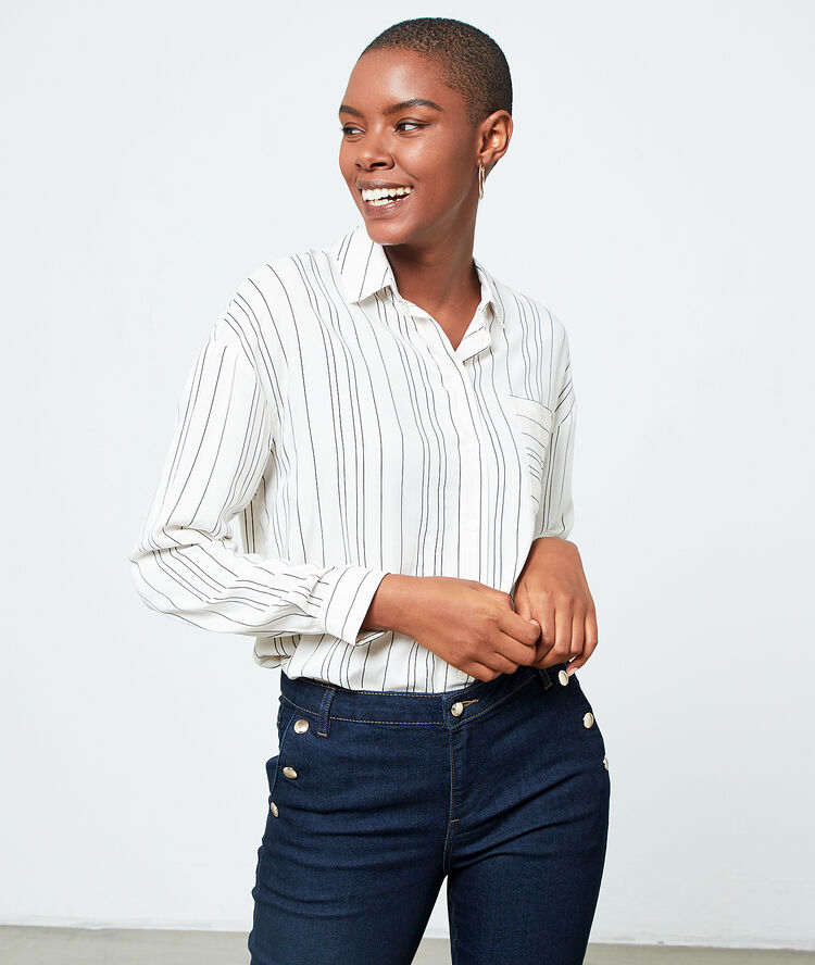 Shirt in stripes cream.