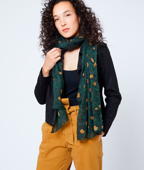 Foulard imprim&eacute; feuillage kaki.