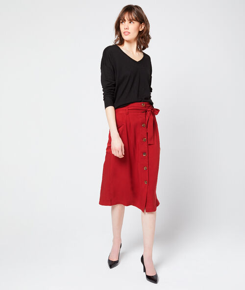 V neck jumper in fine knit black.