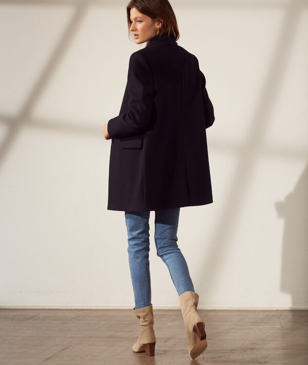 Straight-cut coat Straight-cut coat