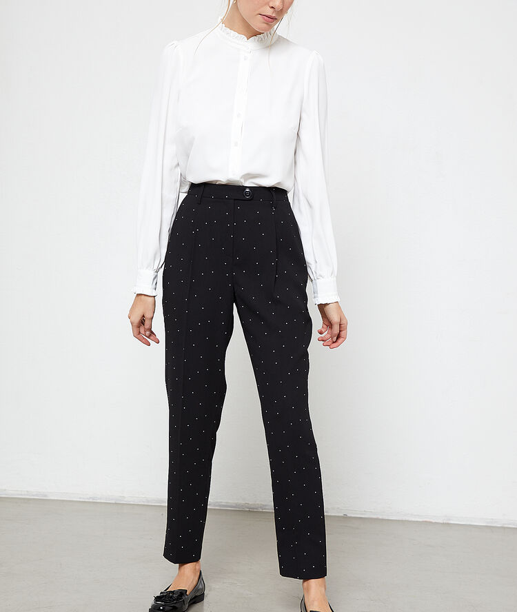Peg trousers in dots black.