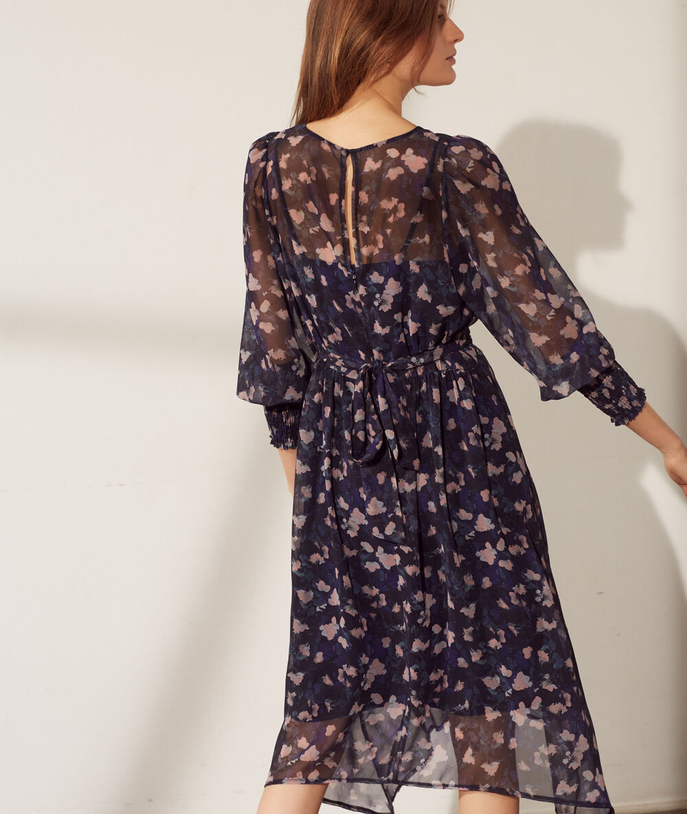 Robe fluide imprimé fleuri manches ballon bleu marine.