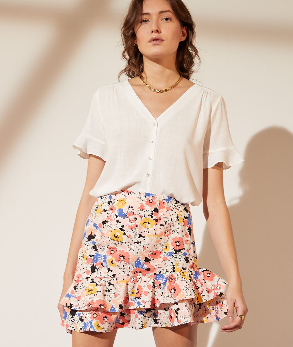 Floral print ruffled skirt ecru.