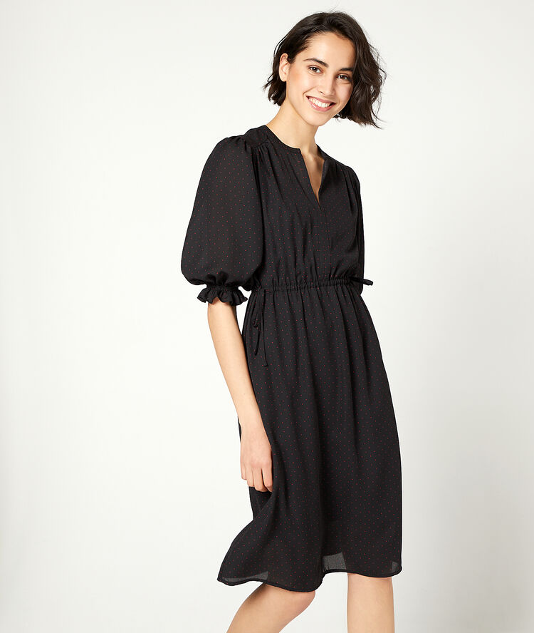Smocked dress in dots black.
