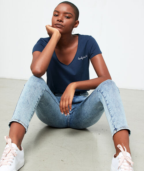 T-shirt in 'ladyboss' embroidery navy.