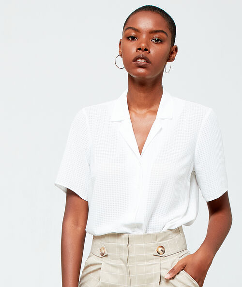 Shirt in textured effect  off-white.