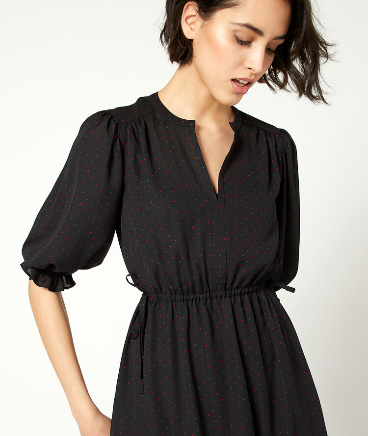 Smocked dress in dots black.