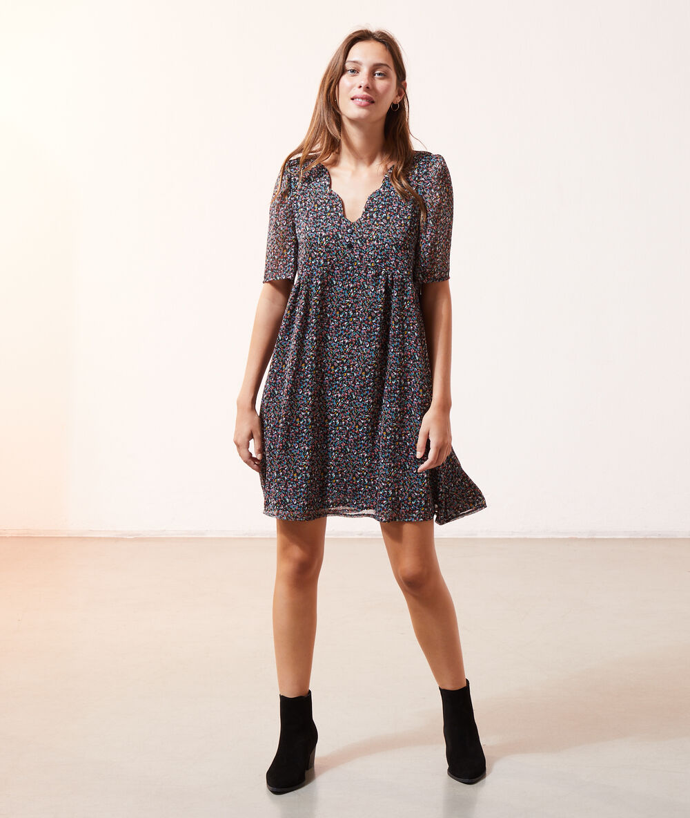 Robe fluide imprimé fleuri noir.