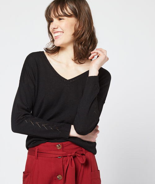 V neck jumper in fine knit black.