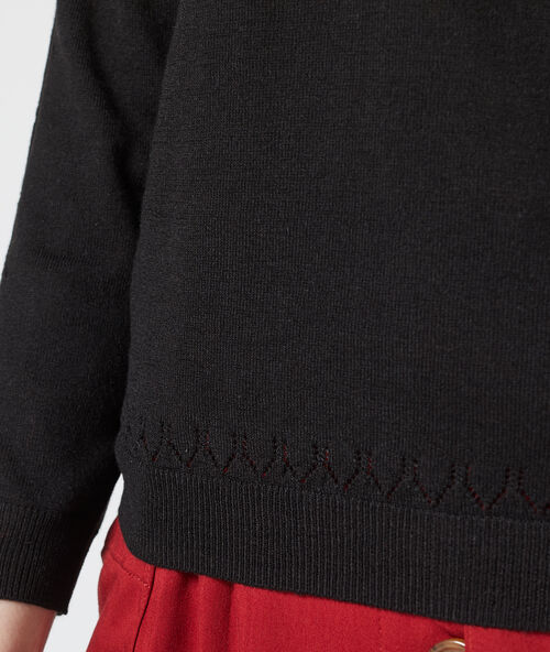 V neck jumper in fine knit black.