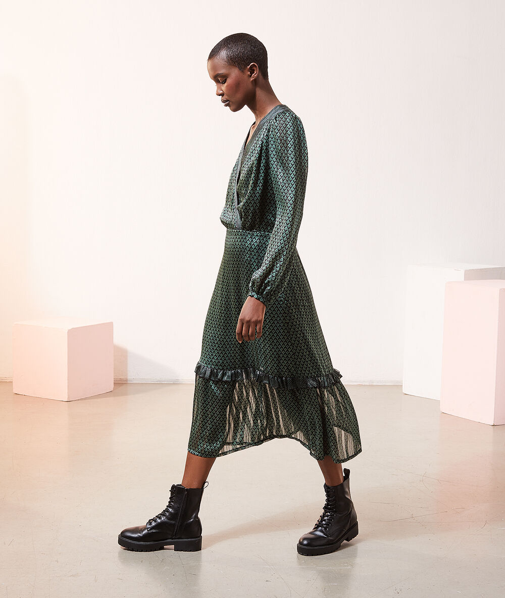 Robe longue cache-cœur imprimé géométrique noir.