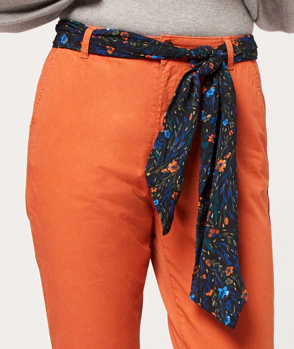 Straight leg trousers with scarf belt floor tile red.