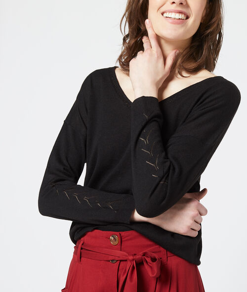 V neck jumper in fine knit black.