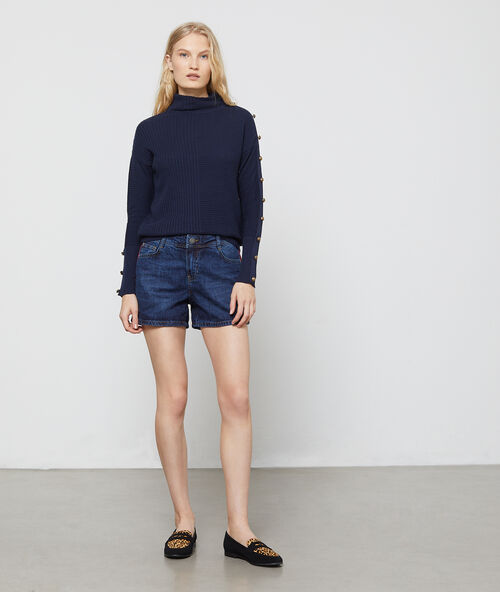 Jean shorts with side stripe stone.