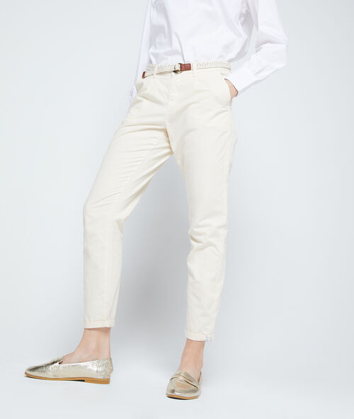Cropped belted trousers in organic cotton cream.