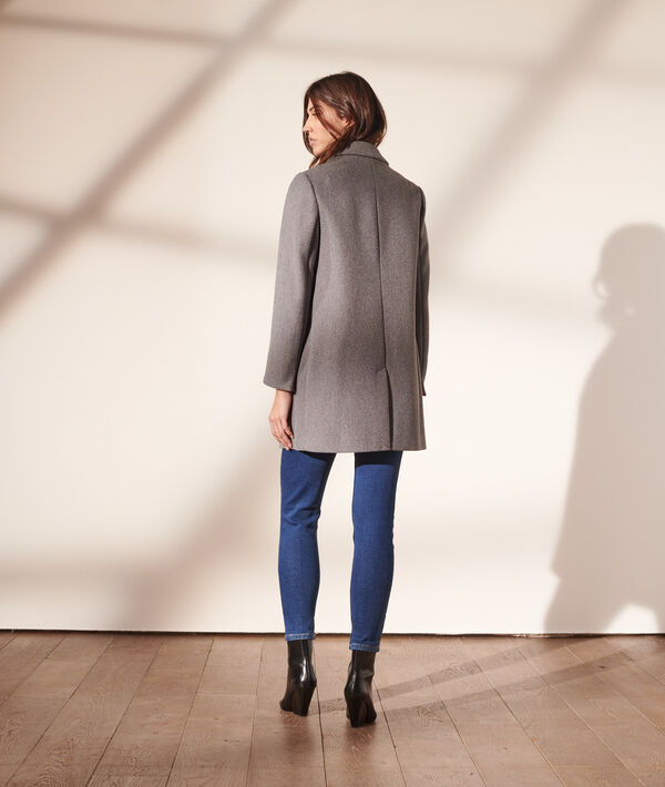 Straight-cut coat Straight-cut coat