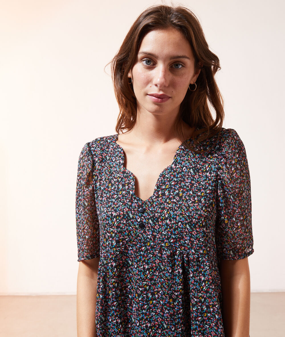Robe fluide imprimé fleuri noir.