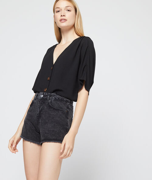 Frayed edges denim shorts  black.