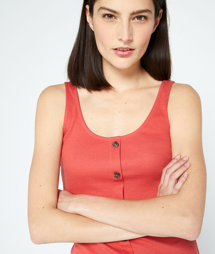 Buttoned tank top raspberry.